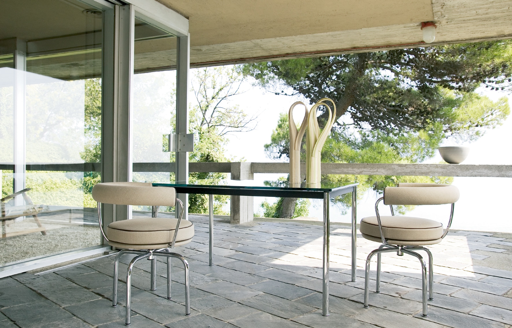 Cassina（カッシーナ）LC10-Pテーブル|カッシーナ・イクスシー 公式