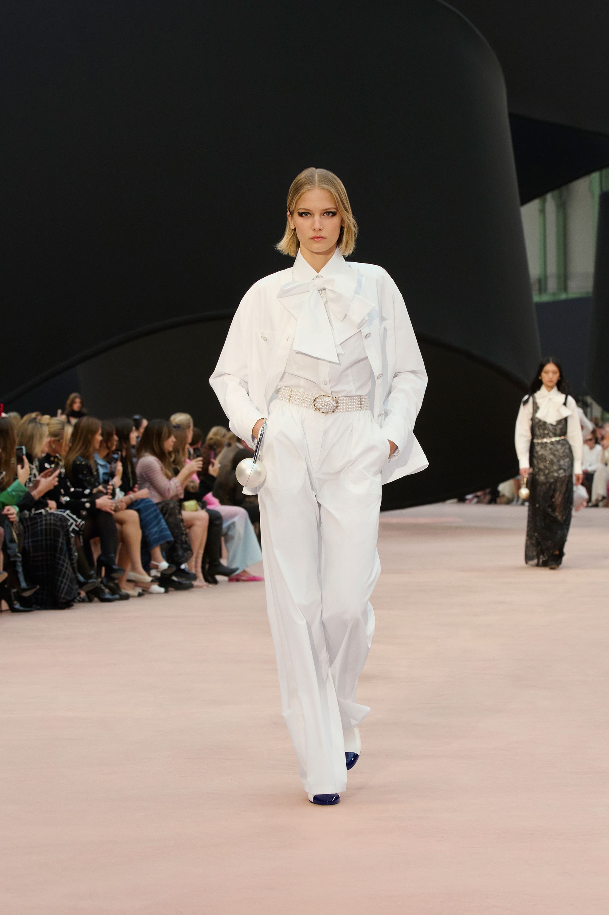 ロングスリーブ シャツ - コットン ポプリン、ホワイト — ファッション