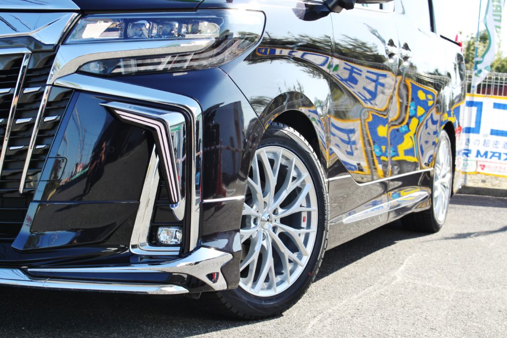 21インチ の 30アルファード後期 は スタッドレスも大きめ 19インチ で