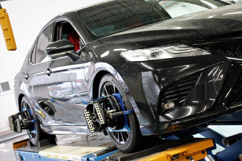 70カムリハイブリッドをシャコタン化！ TEINフレックスZをインストール