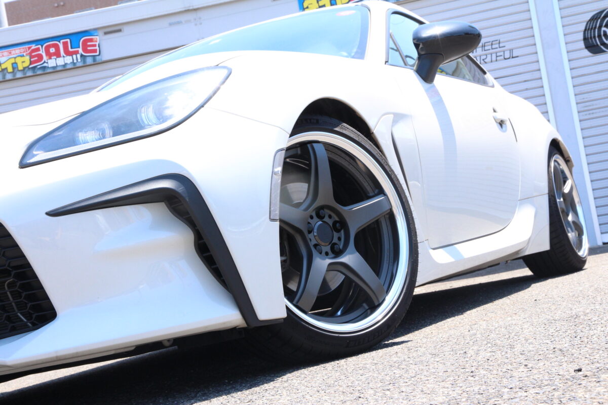 知立店名物のGR86にワークエモーションT5R 2P 拘りインセットで