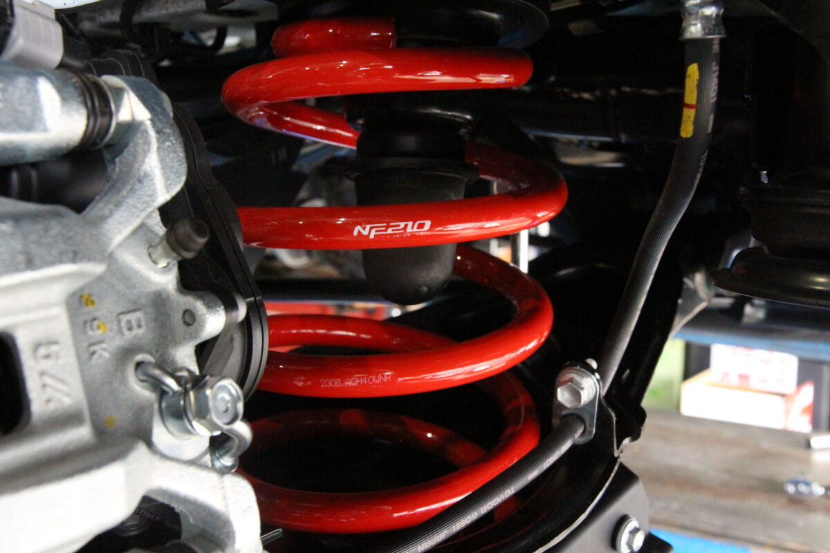 話題の【40系アルファード】にダウンスプリング タナベ NF210を装着