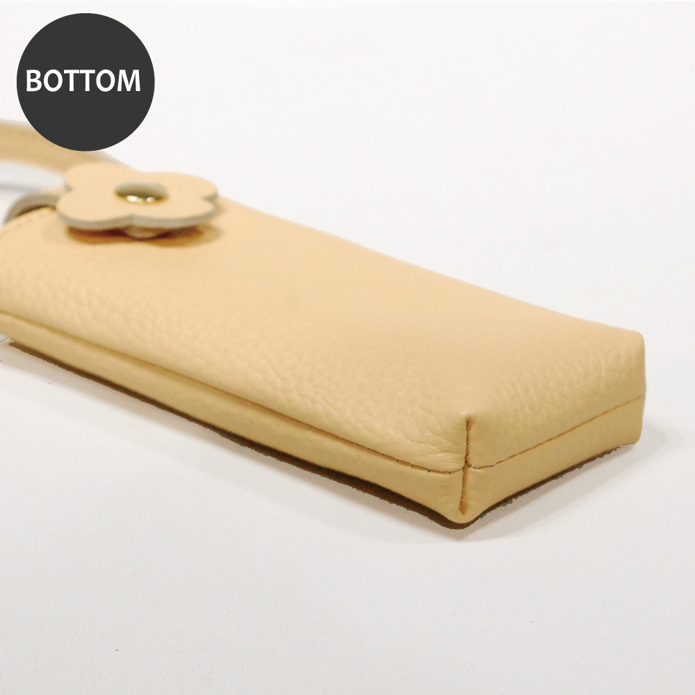 傷が目立たないエンボスシュリンクの フラワー眼鏡ポーチ - バッグ