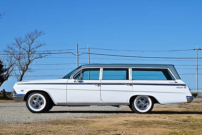 ゆったりと景色を眺め馴染みながら走らせる大人のワゴン【1962