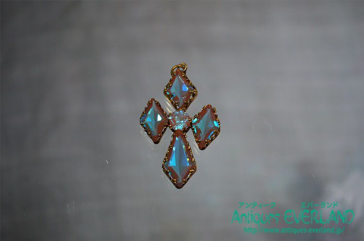 サフィレット モーヴ×ブルー クロス ペンダントトップ