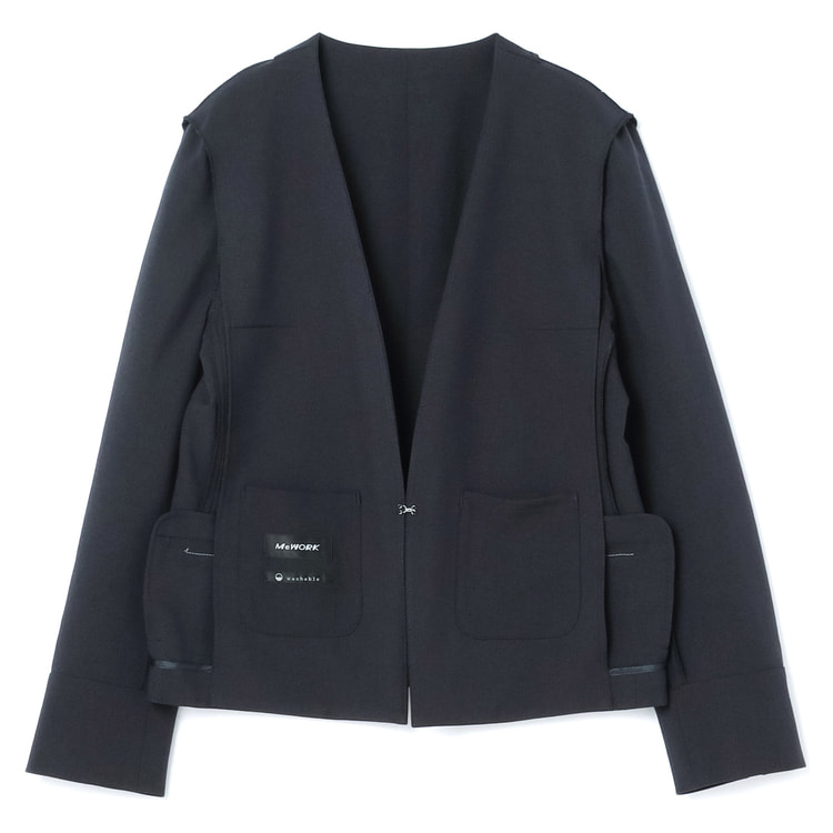 360°キレイ 2Wayストレッチノーカラージャケット 紺 セットアップ着用