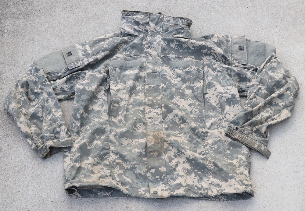 米軍ECWCS Gen3 LV5ソフトシェルジャケットUCP迷彩(ACU迷彩