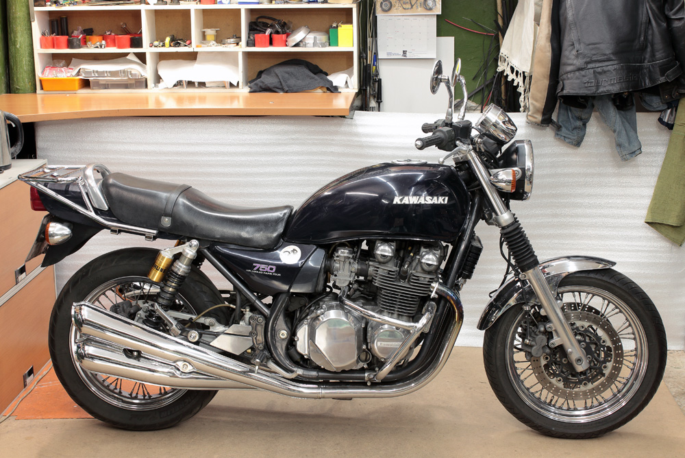 Zephyr 750 cafe-racer kit: some demonstration. – Gazzz Garage