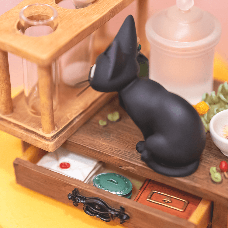 魔女の宅急便 ジオラマ砂時計 コキリの実験室｜三鷹の森ジブリ美術館