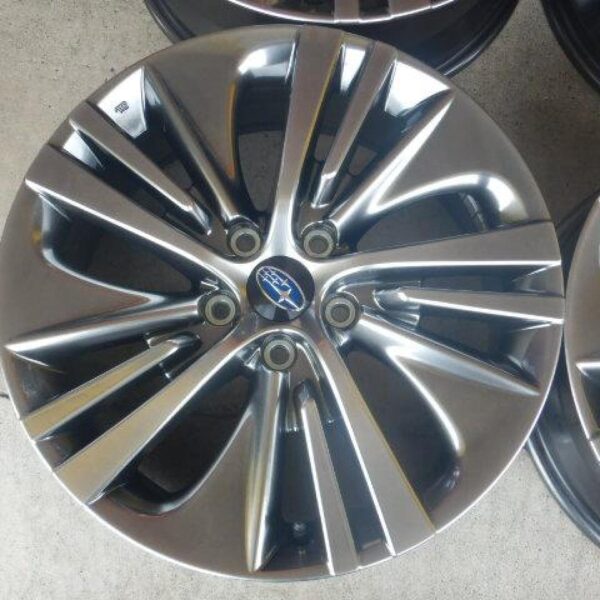 スバル】 レヴォーグ レイバック純正 18インチ 納車外し アップ