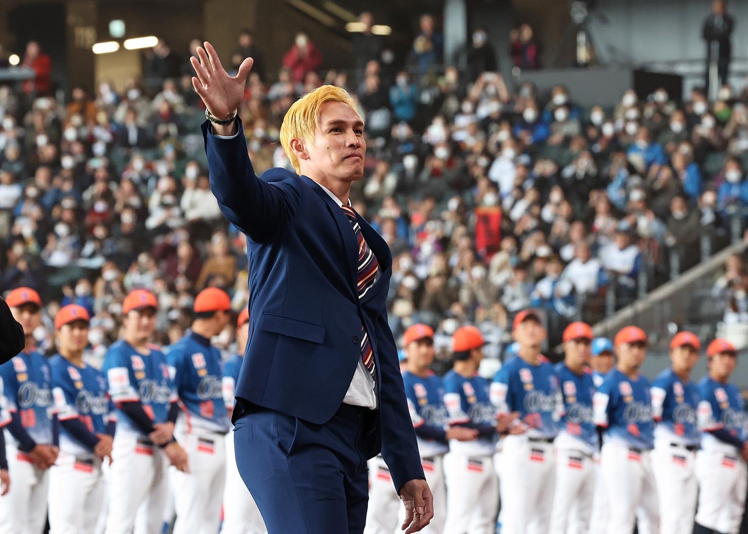 元F戦士でオイシックスの陽岱鋼 エスコンに初見参 温かい声援に