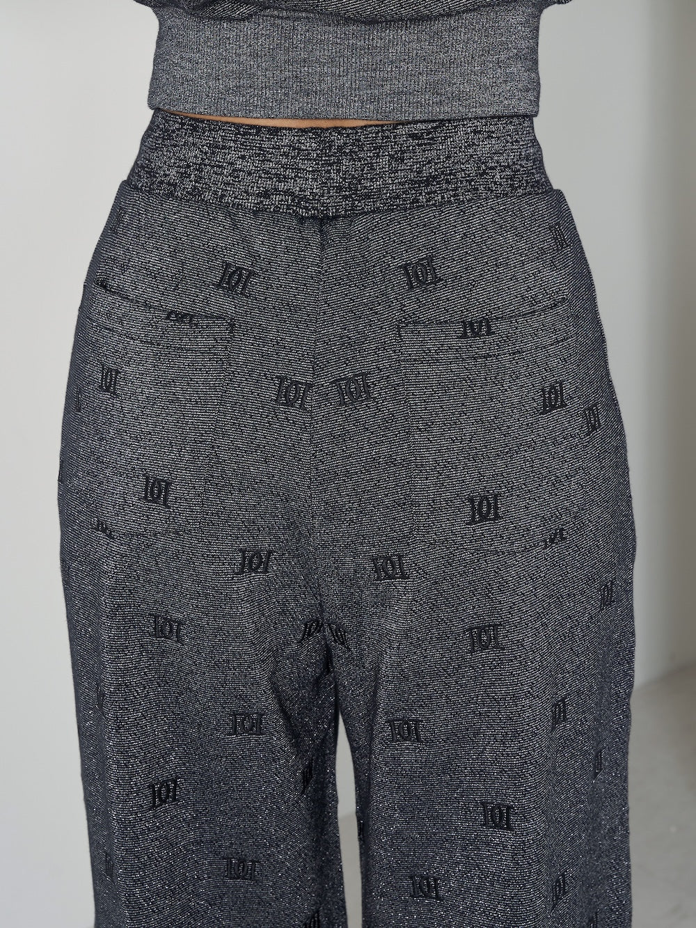 ロゴパターンラメスウェットパンツ – Darich (ダーリッチ)