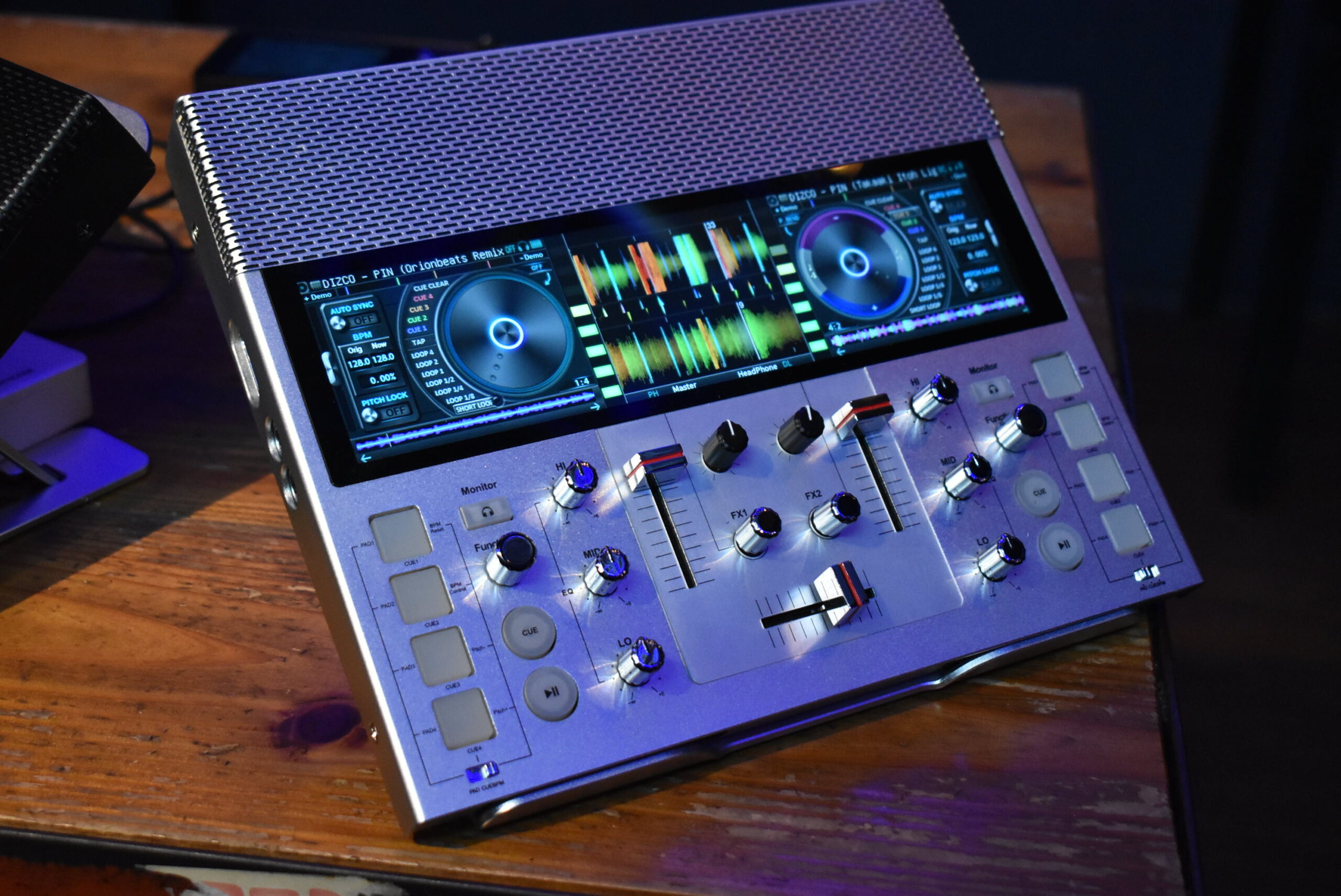 A4サイズのポータブルDJシステム、GODJ Plusの後継機、FJ1のクラファン