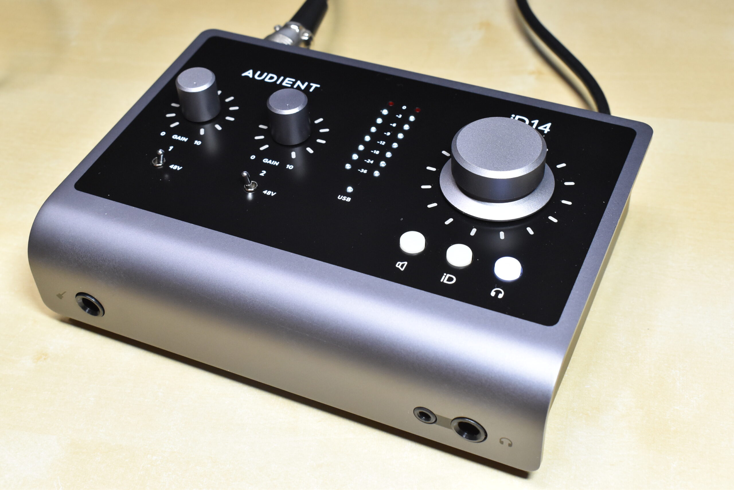 英audientからプロクオリティーの10in/6outオーディオインターフェイス