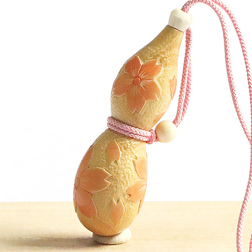 黄楊根付 瓢箪に桜【岡壱名入り】｜京都の着物和装小物 ゑり正