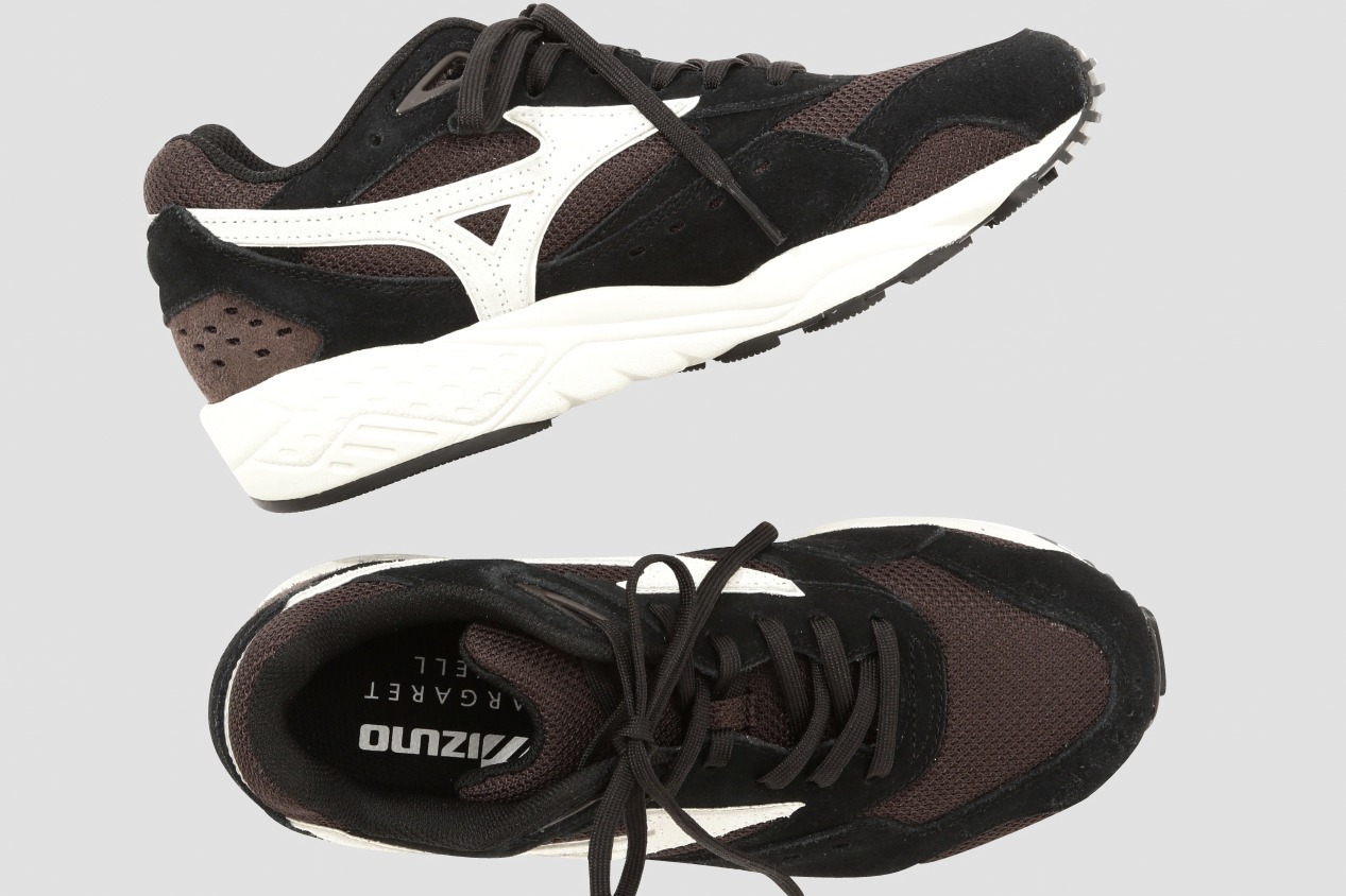 ミズノ×マーガレット・ハウエル、撥水ナイロンのロングコート＆アース