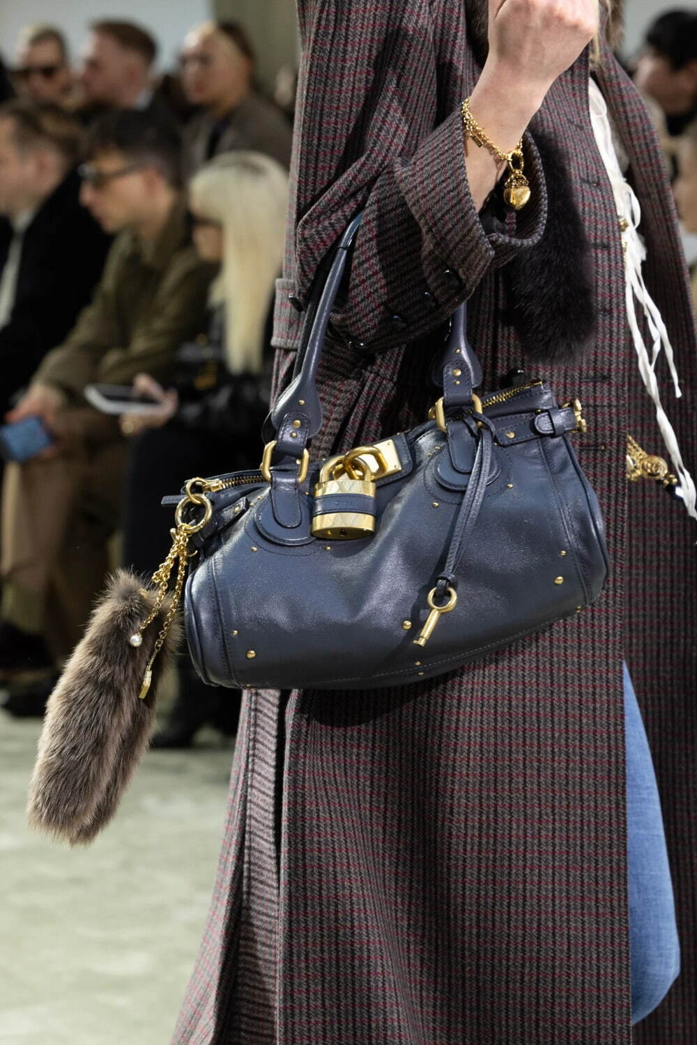 クロエ“パドロック輝く”「パディントン」バッグが復活、ヴィンテージ風