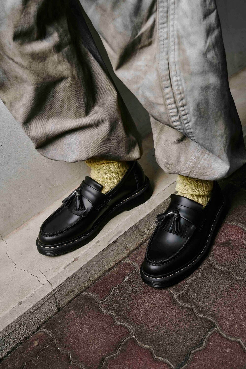 ドクターマーチンのローファー「エイドリアン」“レッド覗く”タッセル