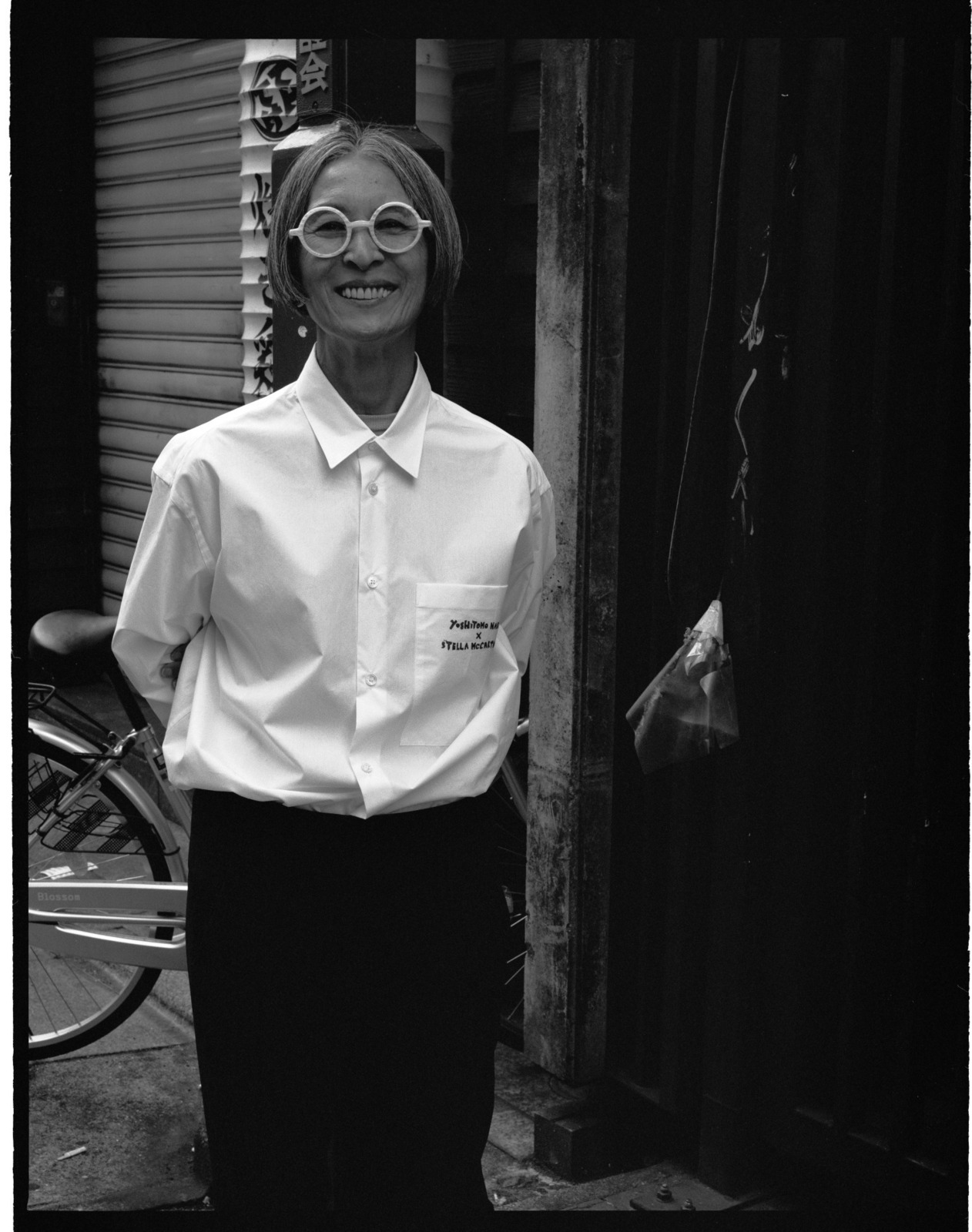 ステラ マッカートニー×奈良美智“挑発的な少女”が主役のユニセックスT