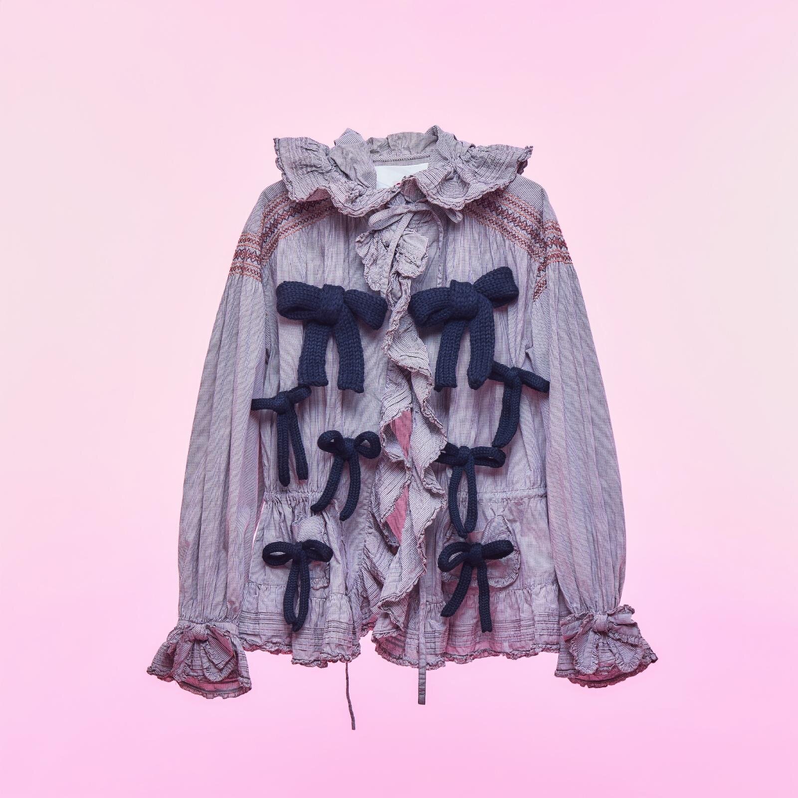 ピンクハウスポッシュの1点物ウェア、“ニットリボン”並ぶフリル