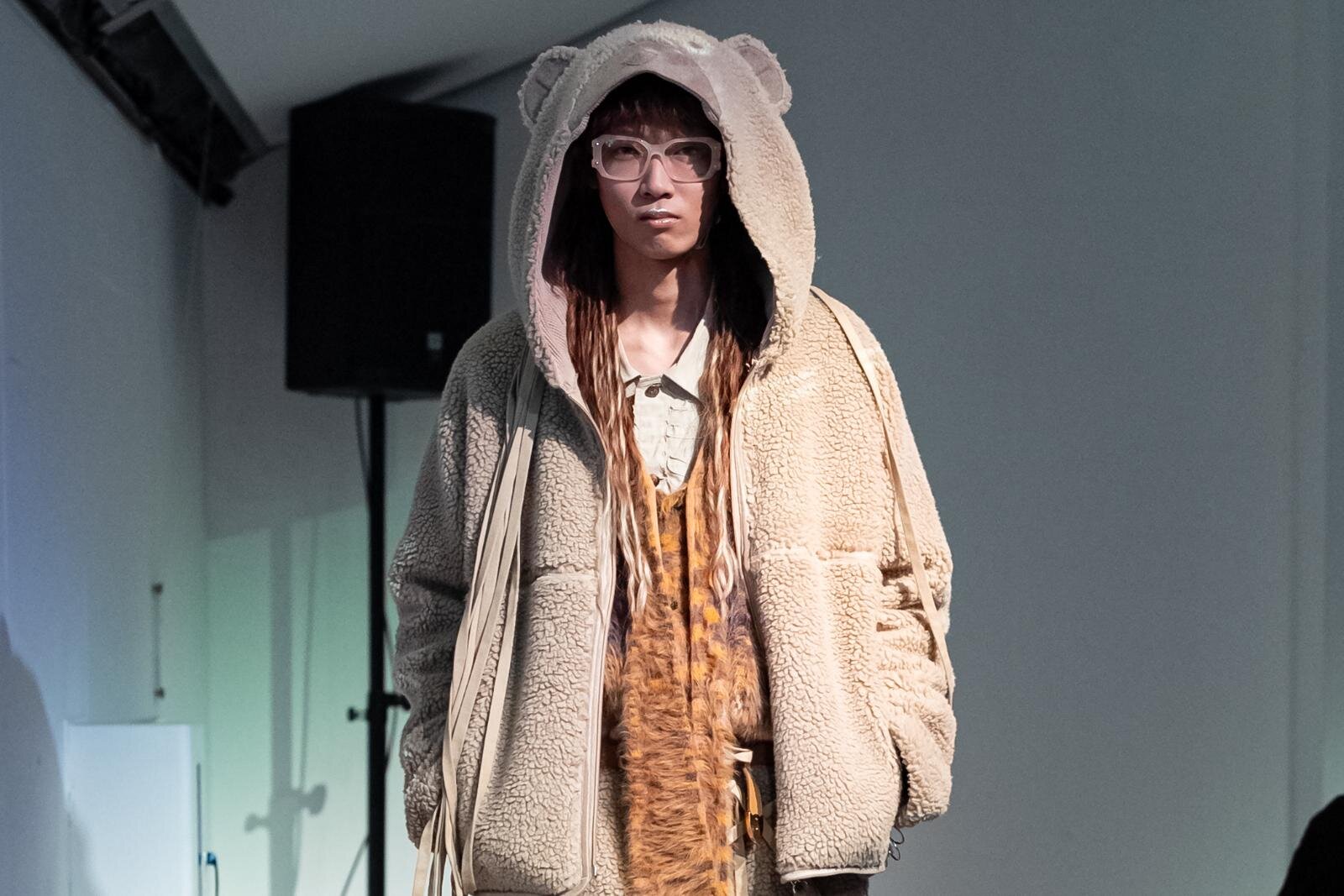 ロエン×5351プール・オム、花・レオパード・‟骨”を合わせたアロハ