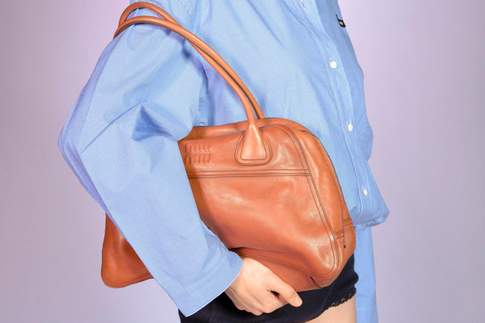 ツモリチサト×レペットのコラボシューズ - 足元からネコが顔を出す