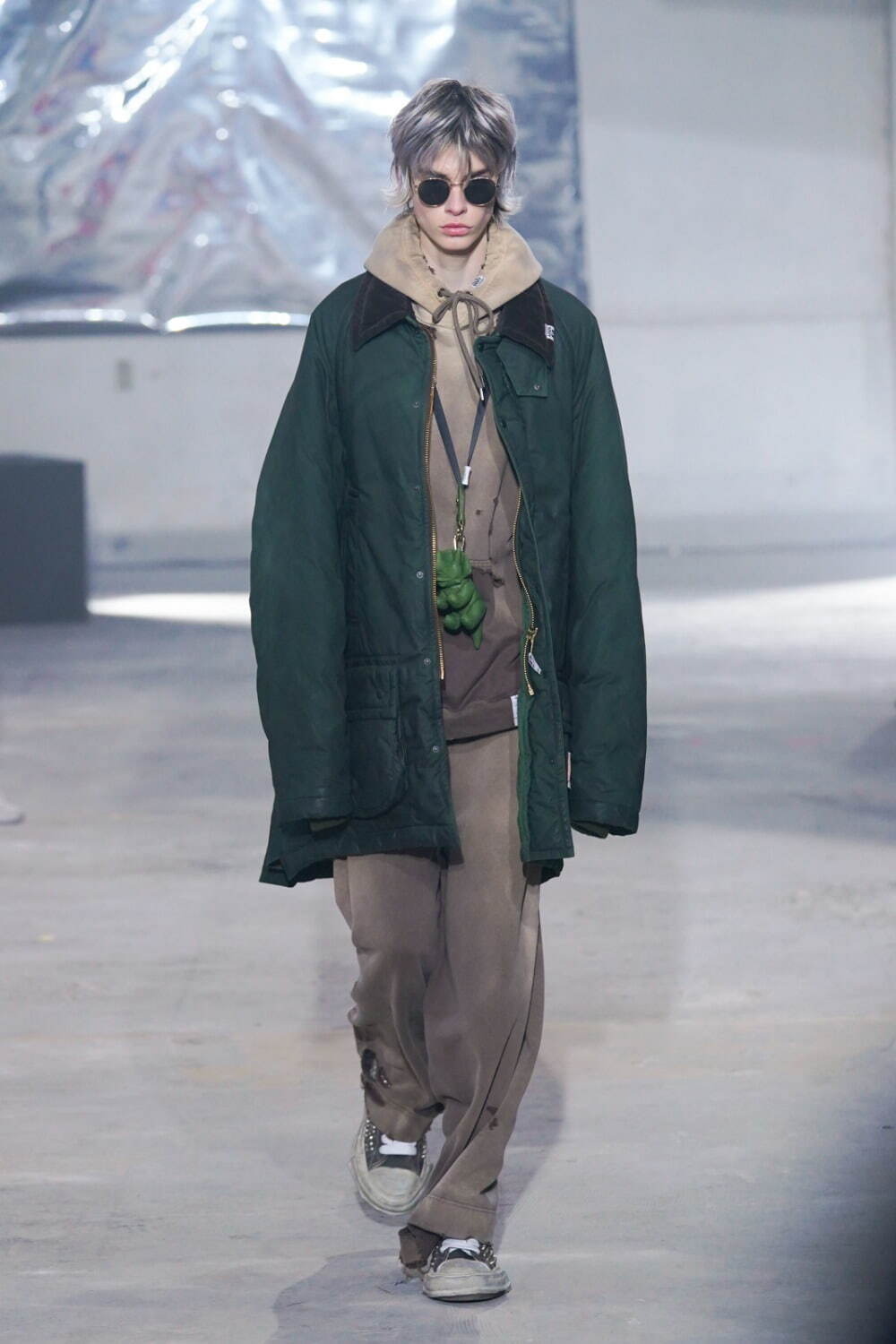 メゾン ミハラヤスヒロ 2024年秋冬コレクション - 都市の廃墟