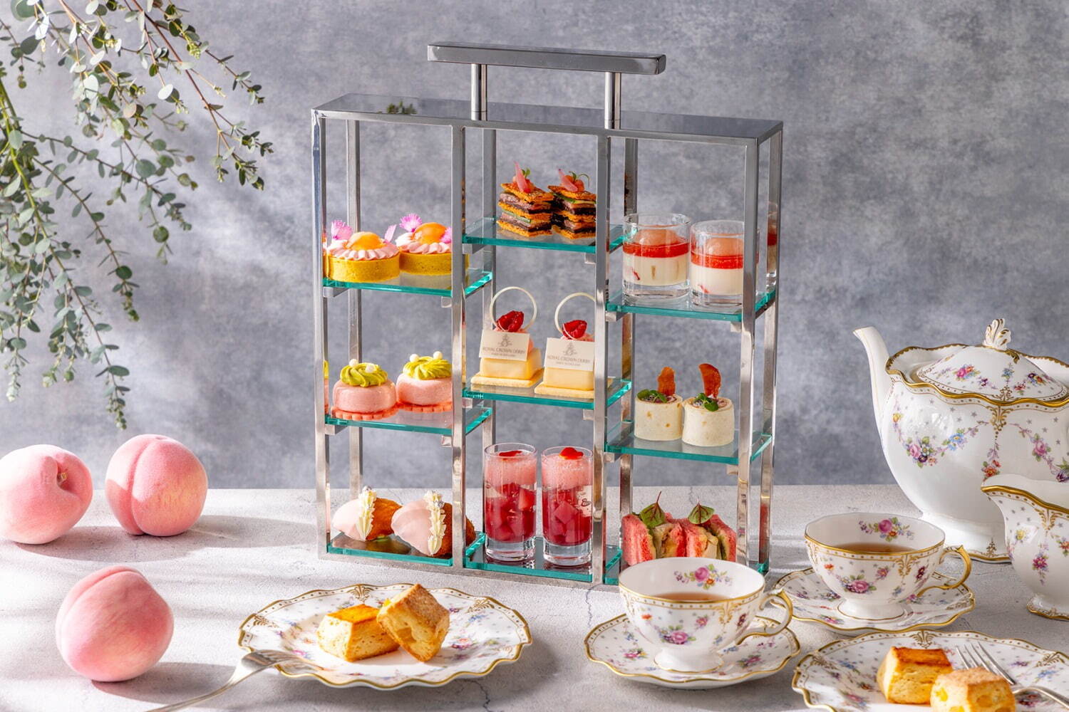 コンラッド東京で桃づくしのピーチアフタヌーンティー、ロイヤル