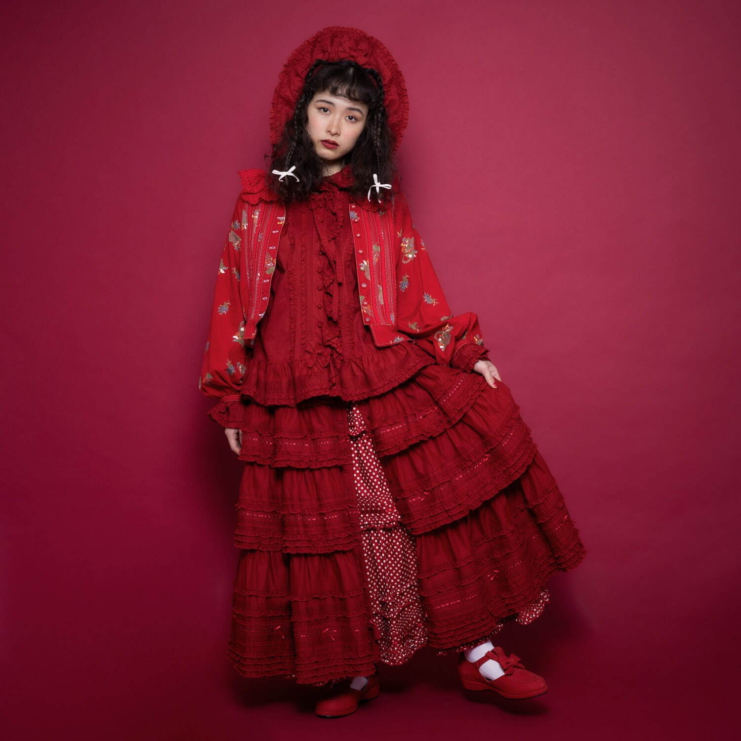 ピンクハウス、ハローキティとのコラボワンピース＆ローズ柄シューズ