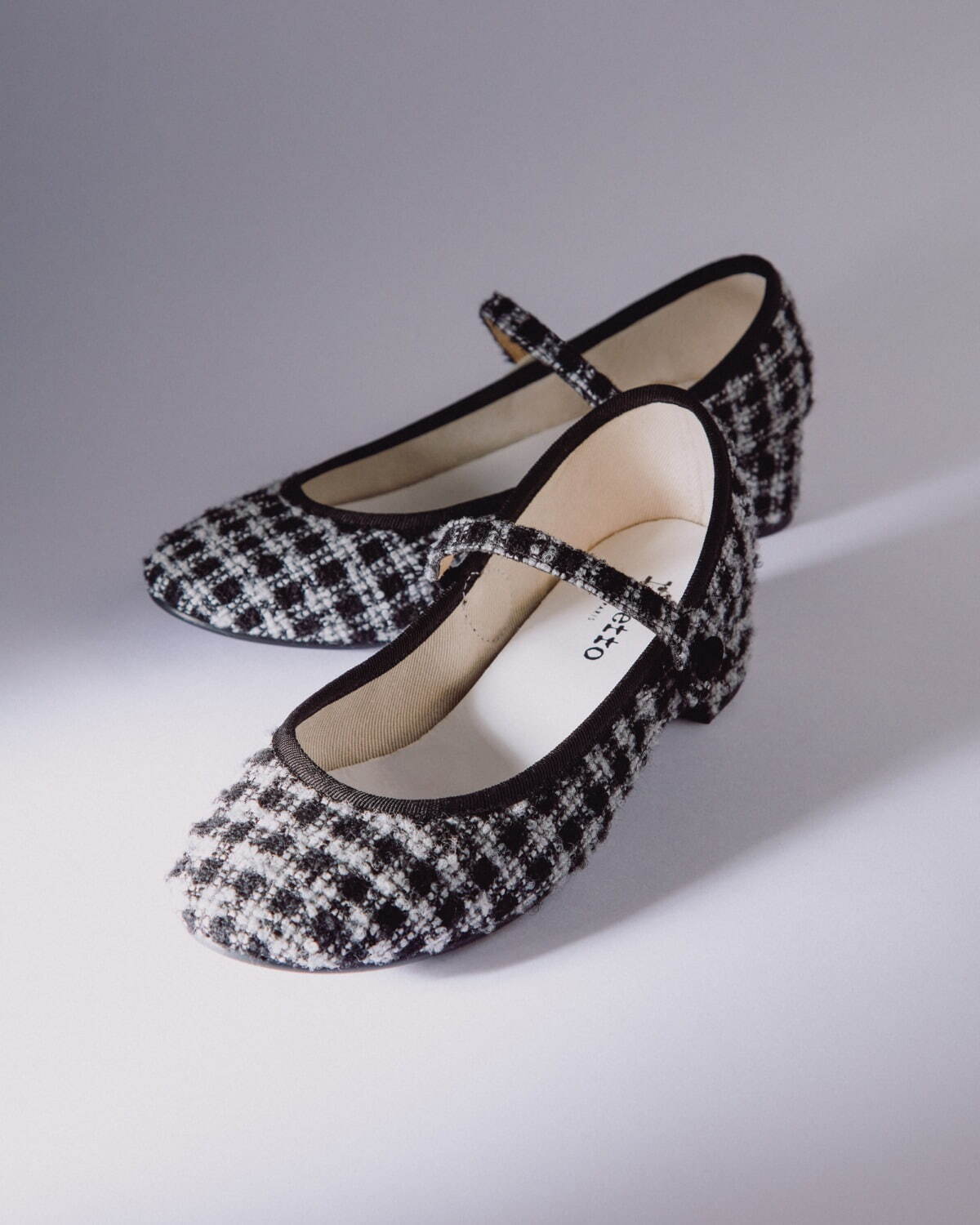 レペット24年秋冬新作シューズ、“上品ツイードチェック”のバレエ