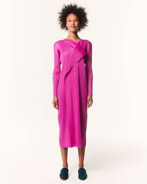 プリーツ プリーズ イッセイ ミヤケ25年春夏ウェア、“光や温度”を表現