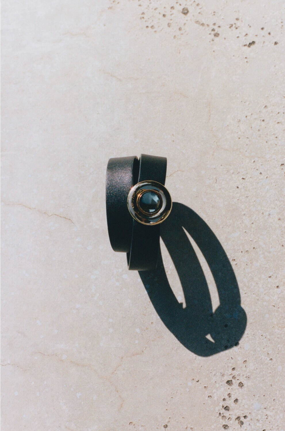 ロロ・ピアーナ“バッグのチャーム”着想アクセサリー、南京錠モチーフの