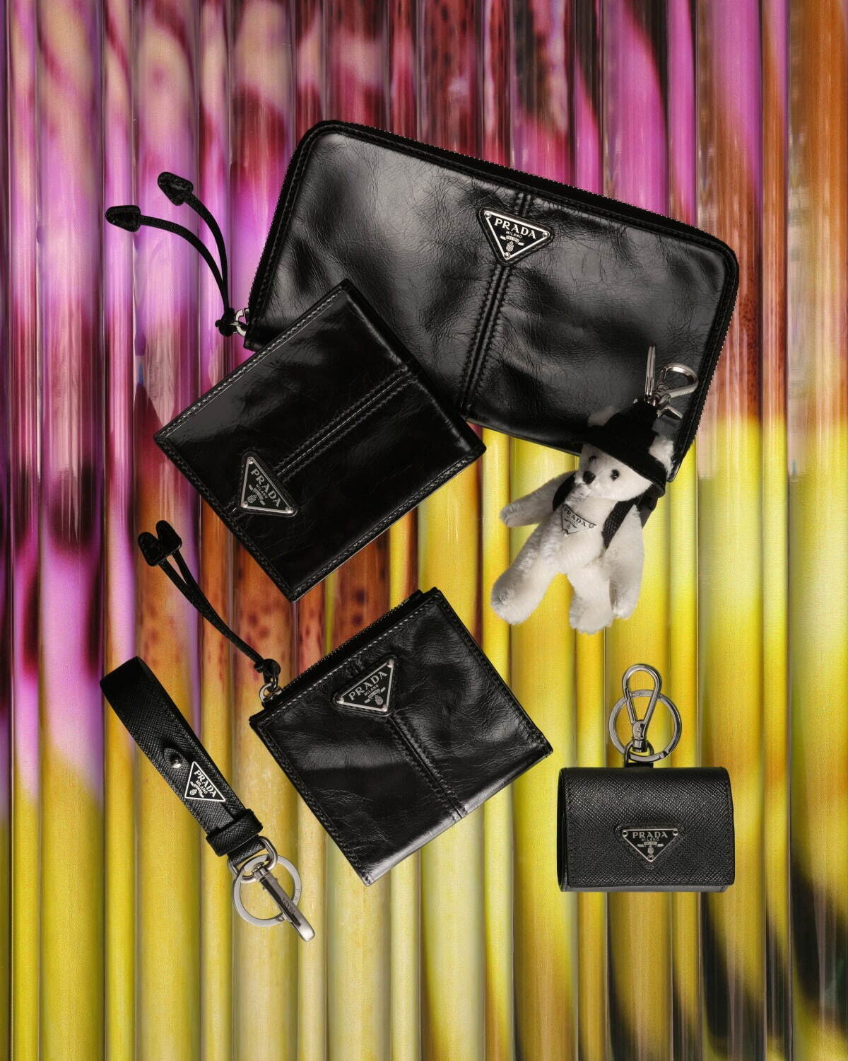 プラダのメンズ財布、ヴィンテージ調レザーの長財布や二つ折り