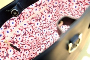 ポール & ジョー シスター「ネコ」モチーフの新作バッグ、全面に