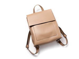 ノーマンデー初の2WAYバックパック、本革を使用したミニマルなスクエア