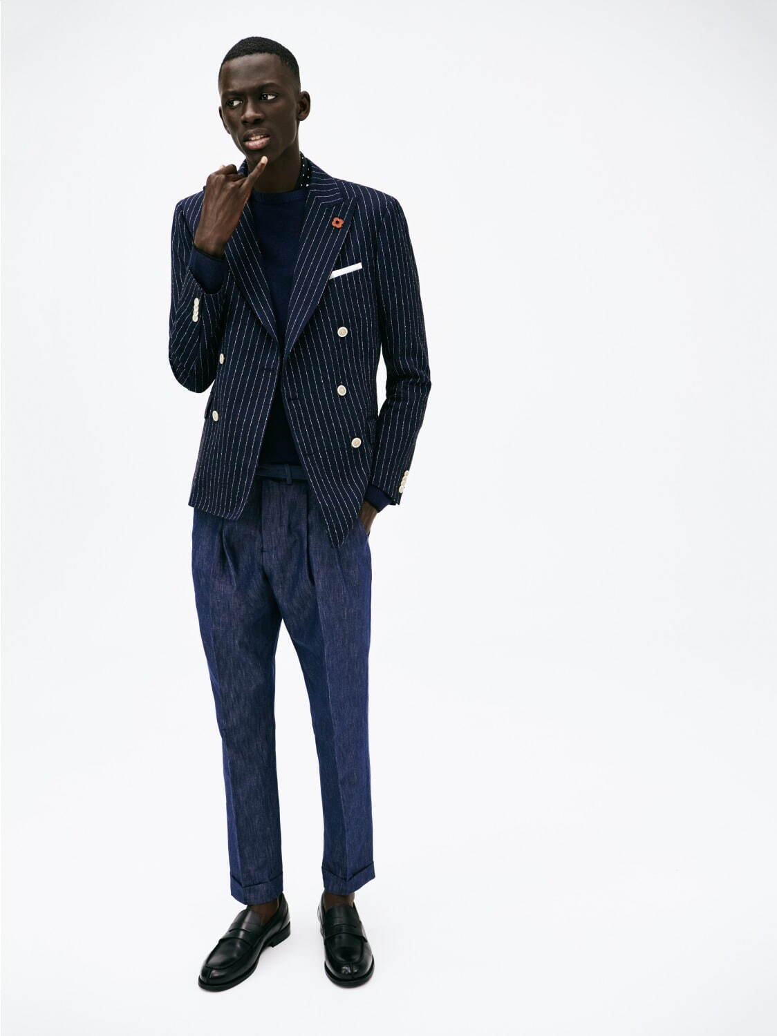 トミー ヒルフィガーから花ラペルピン付テーラードジャケット、伊