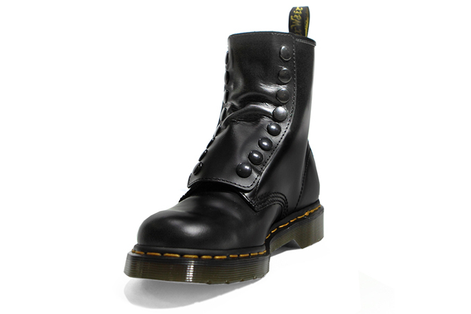 リミ フゥからドクターマーチンをカスタムした限定ボタンブーツが登場
