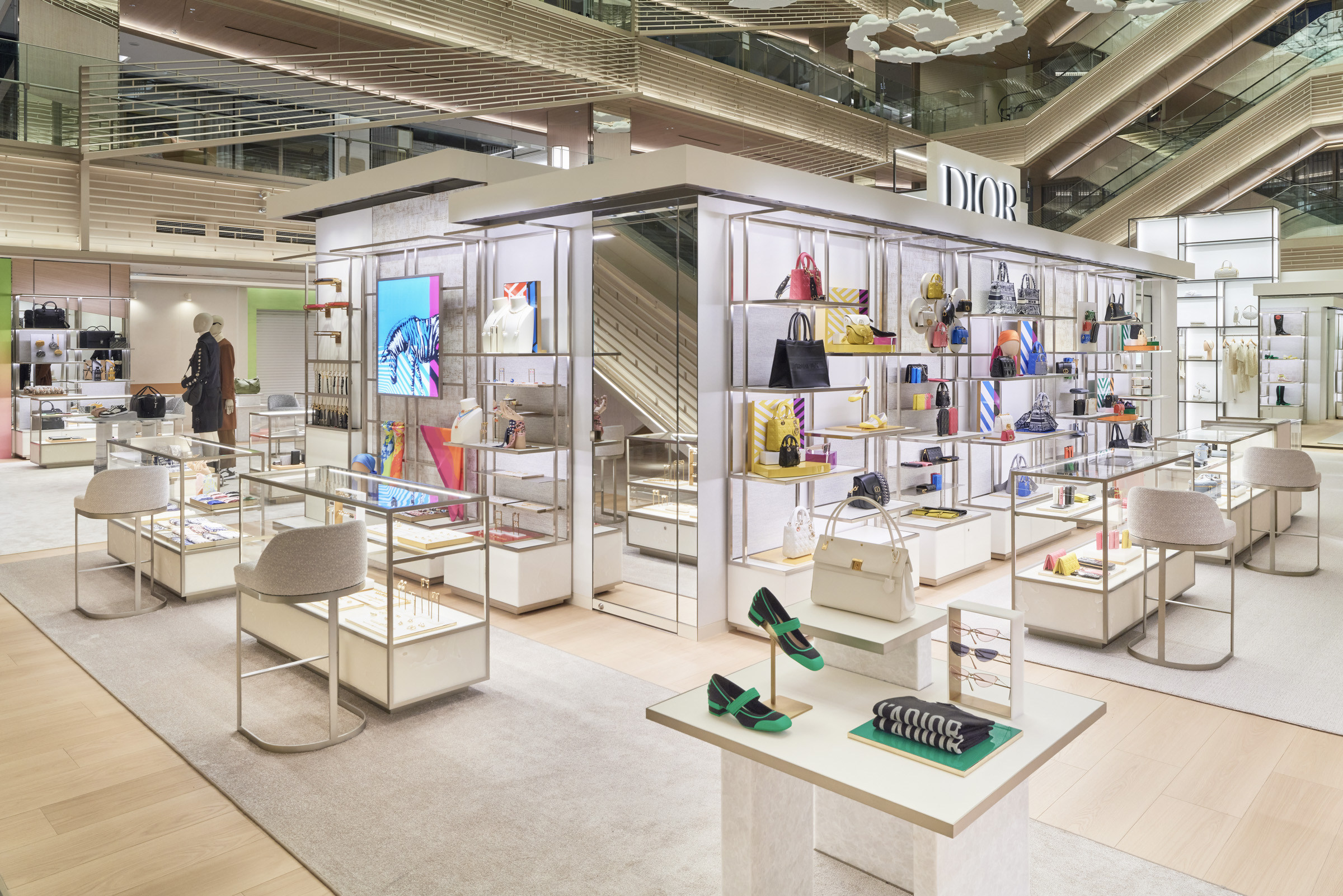 ディオールのテンポラリーストアがGINZA SIXにオープン、限定ブック