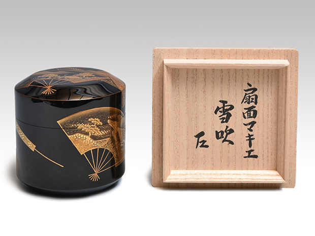 扇面蒔絵雪吹 杉谷雅輔（号 松芯）（造）共箱 表千家14代而妙斎朱在判