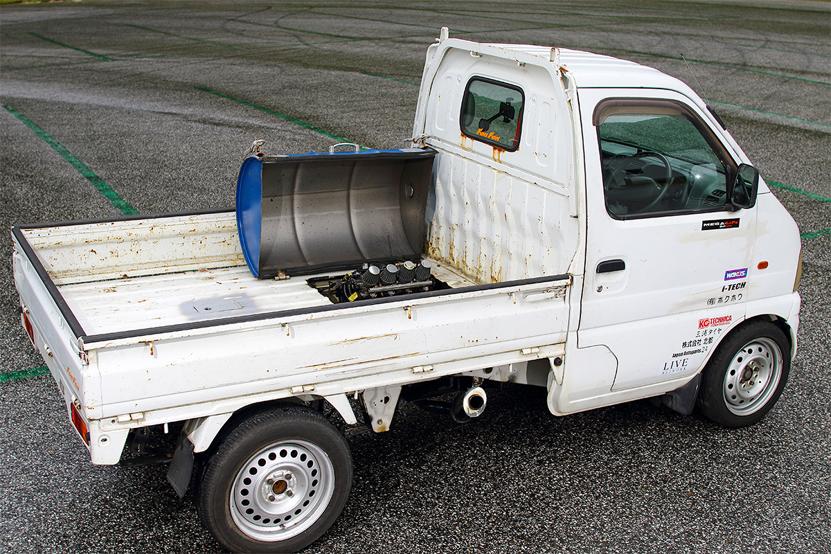 YouTube』で人気の軽トラ。エンジンはなんとZX-12R! | 人とバイクの