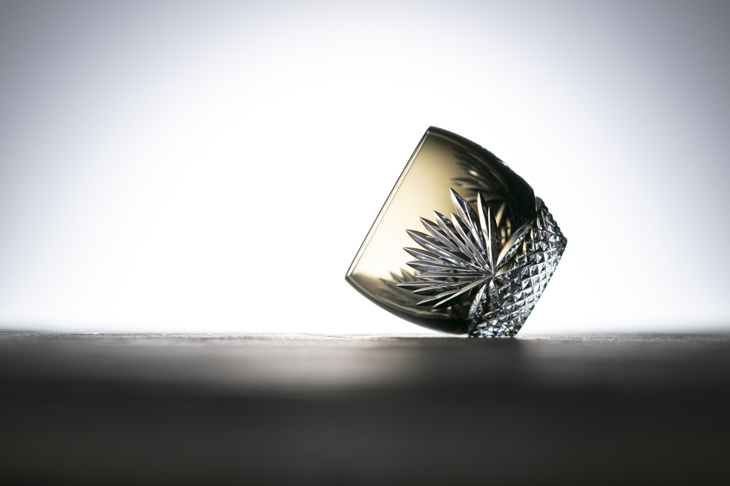 江戸切子 冷酒杯＜月下美人＞ | カガミクリスタル