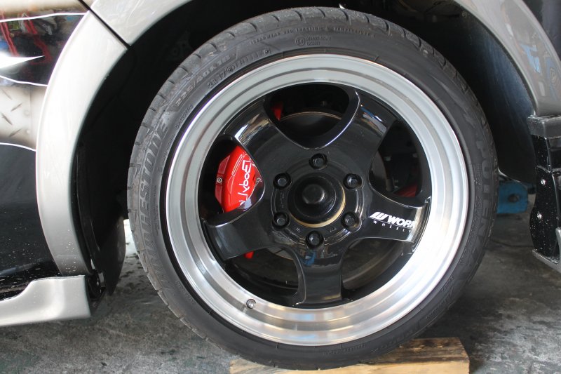 NV350キャラバン エクステリアBody Lineオリジナル キャリパーカバー