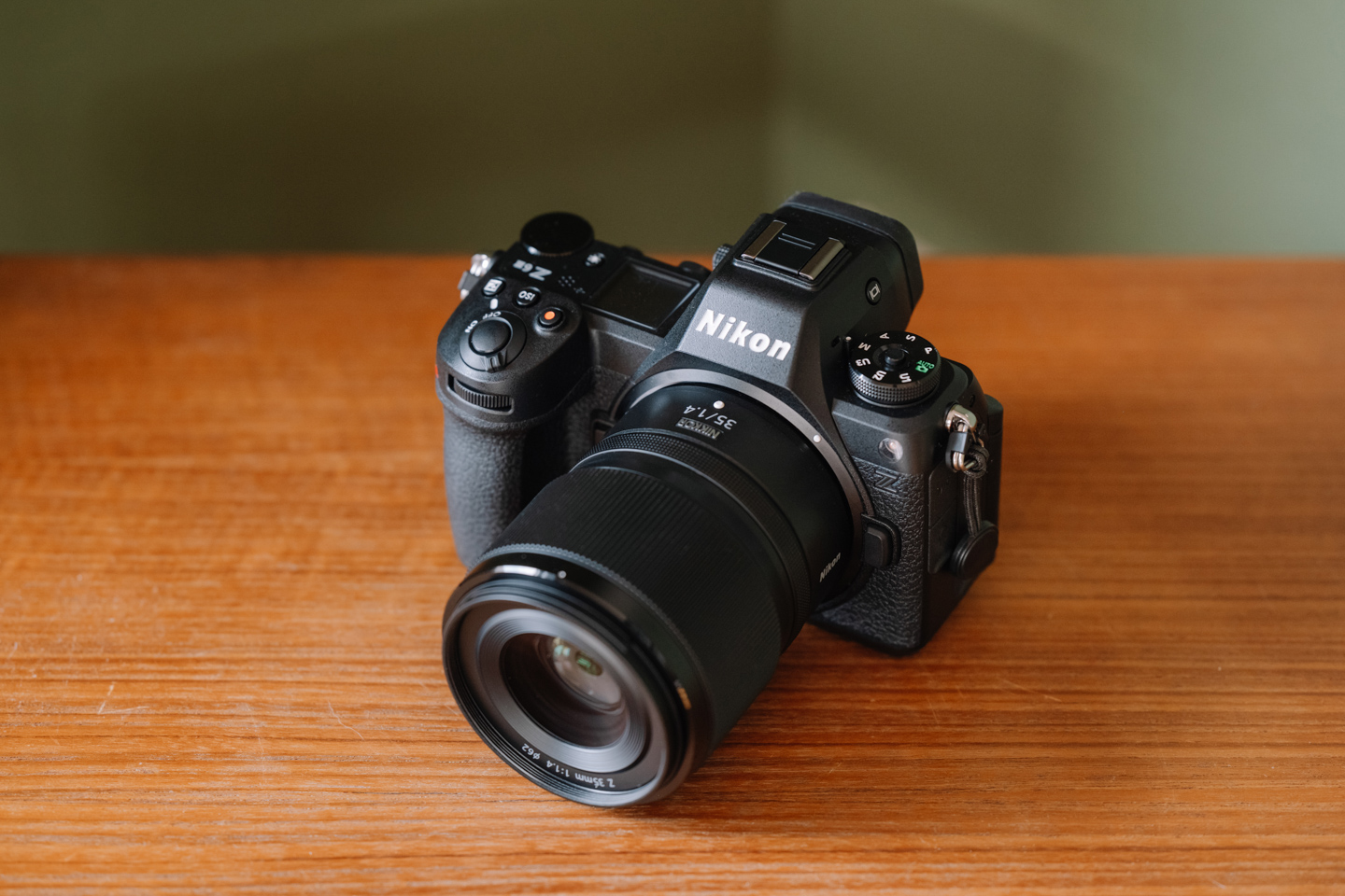 スナップから作品撮りまで、明るく柔らかなボケ感が美しい ニコン