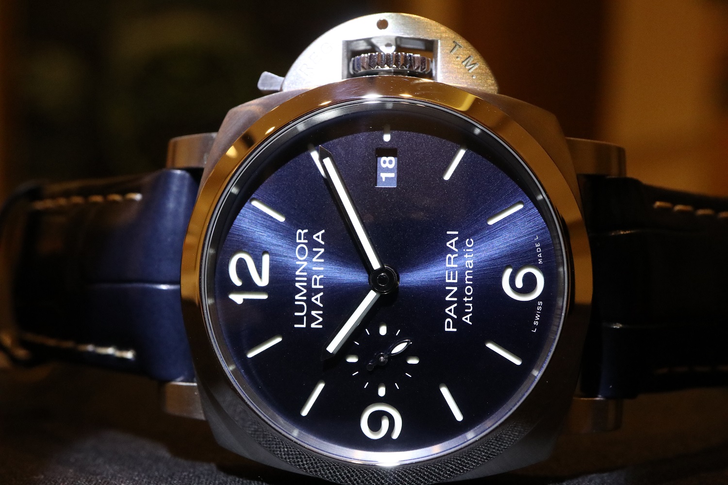 スーツスタイルに映える紺碧の魅力！これぞパネライ ブルー