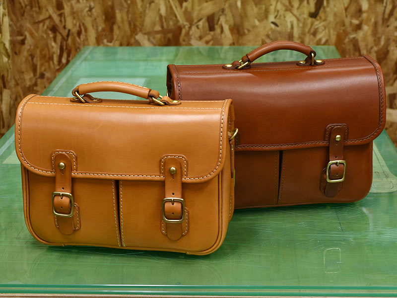 2wayショルダーバッグ(CW-10)へ様々なモノを入れてみました！｜革鞄