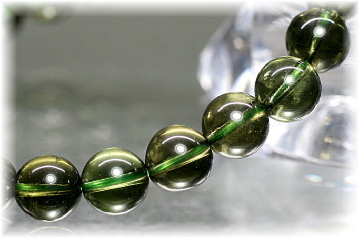 高品質]天然モルダバイトブレスレット（約8mm玉・鑑別書付） - 埼玉県