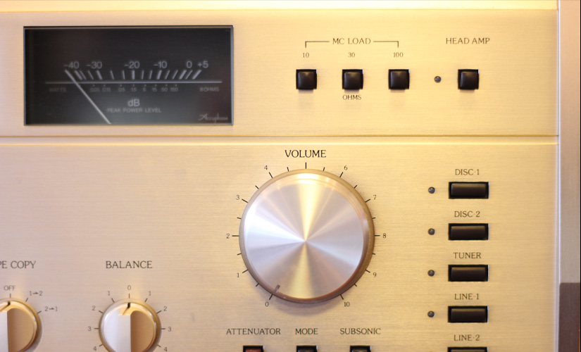 中古品】Accuphaseのプリメインアンプ、E-303Xのご紹介です。