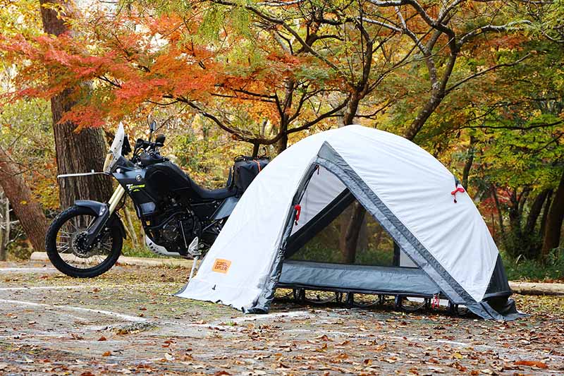 バイク旅に便利なコット＋テント一体型「バイクツーリングコットテント