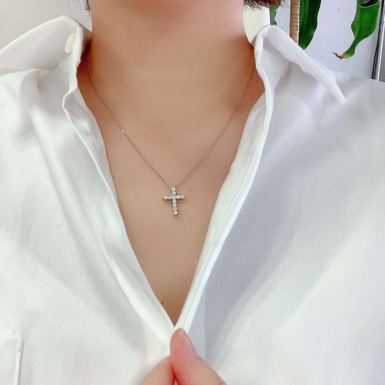 プラチナ ダイヤモンドクロスネックレス 0.50ct｜無色透明の輝きと