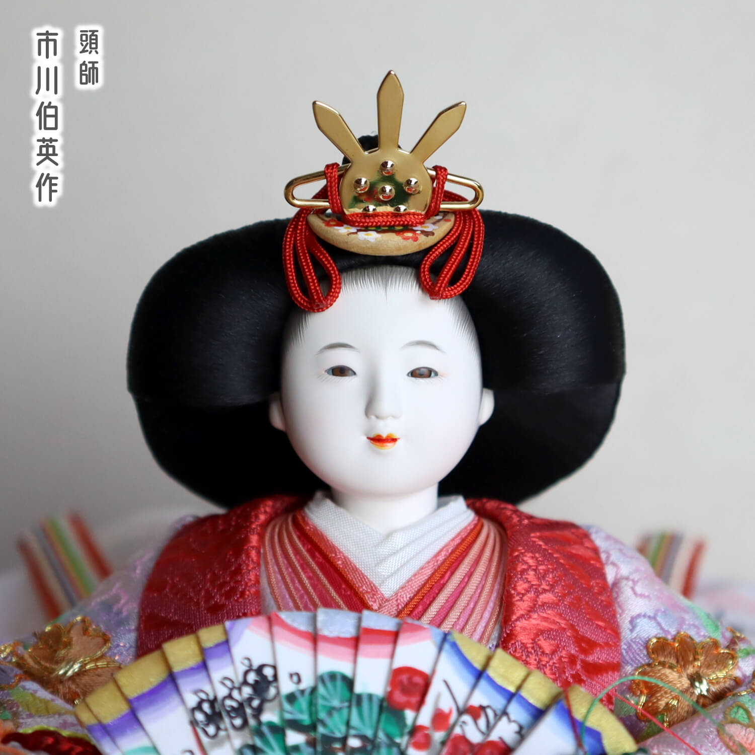 雛人形 新作 小出松寿 作 四寸おぼこ雛 京刺繍 金駒 「うさぎ雪輪桜